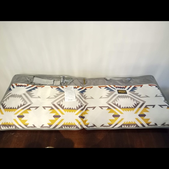 Pendleton Travel Blanket - Picture 8 of 11